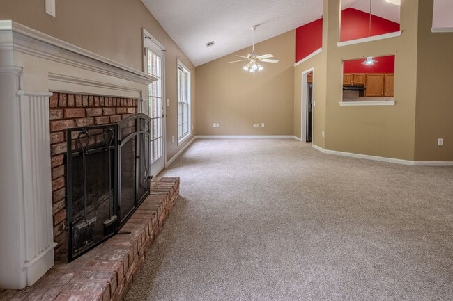Photo - Beautiful 4 Bedroom Home on Large Private Lot in Hoschton