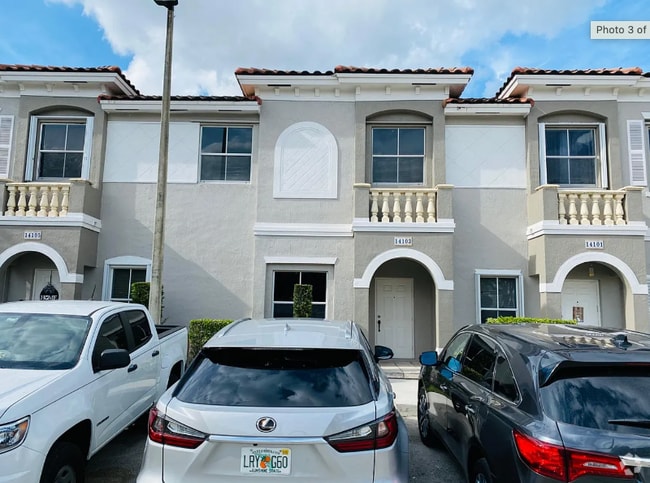 Building Photo - 14103 SW 49th St Rental
