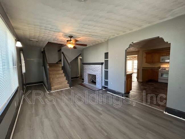 409 E Lorengo Ave