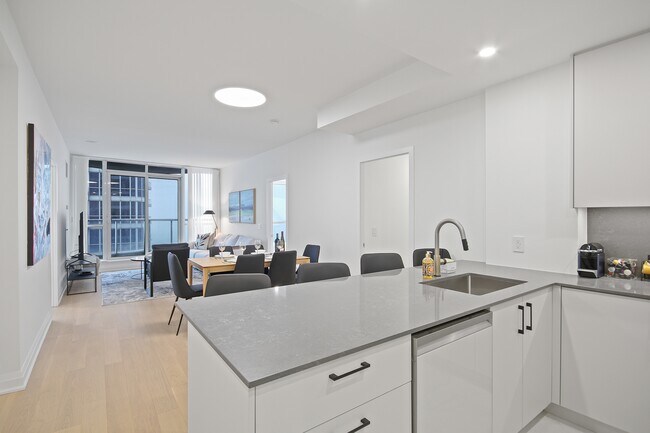 Photo - 208 Queens Quay W