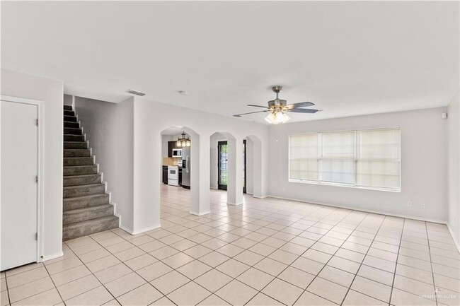 4416 Thunderbird Ave W