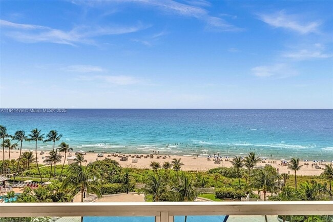 Photo - 5161 Collins Ave Unidad 1017 Rental