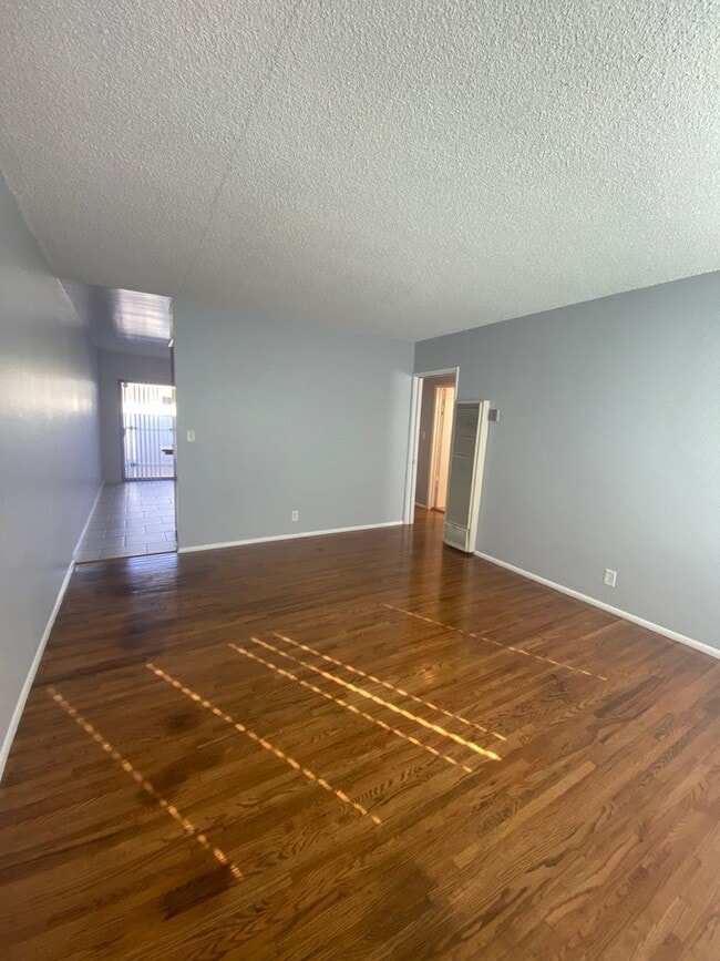 Building Photo - w651 Unit 651 Rental