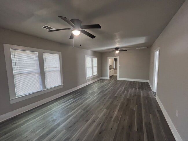 Photo - 1710 W 15th St