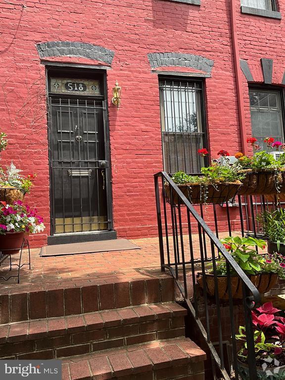 Building Photo - 518 F St NE Rental
