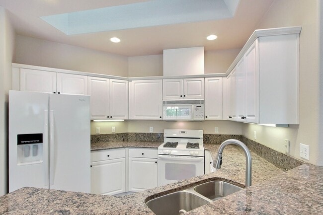 Photo - 1451 Thompson Cir