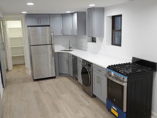Photo - 1509 N Rockwell St Unit G