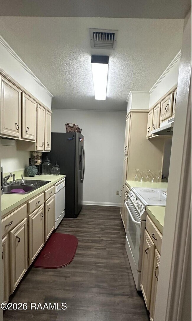 106 Molasses Row