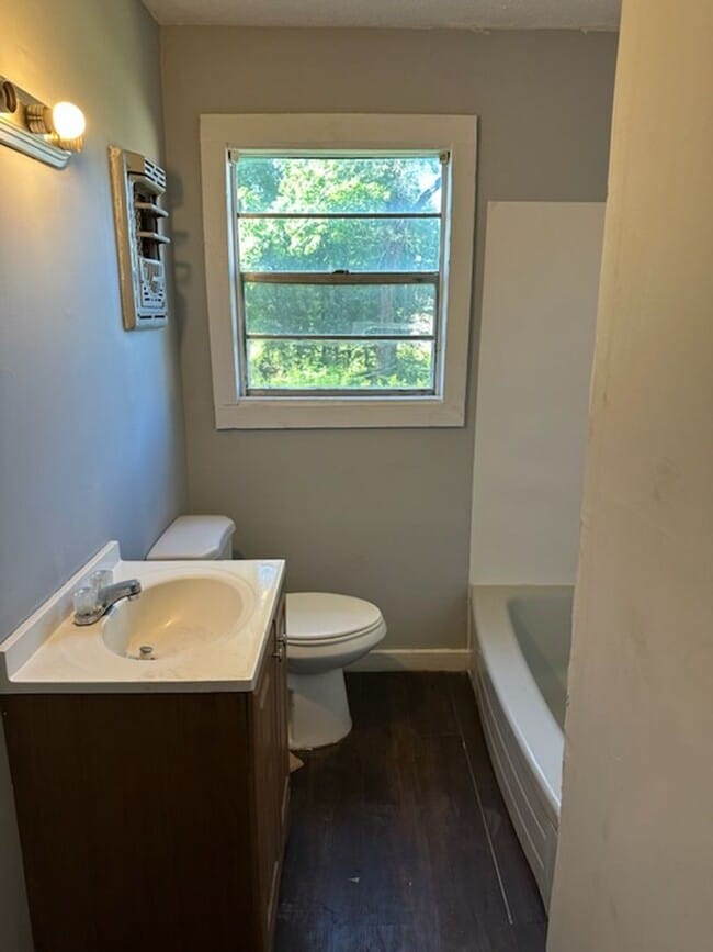 Photo - 2051 Carolyn Ln