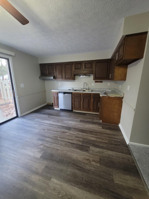 Building Photo - 1012 Schneider St SE