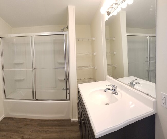 Photo - 135 Jo-Katherine Ln