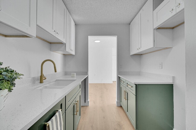 Building Photo - 1139 Lake Terry Dr Unit A