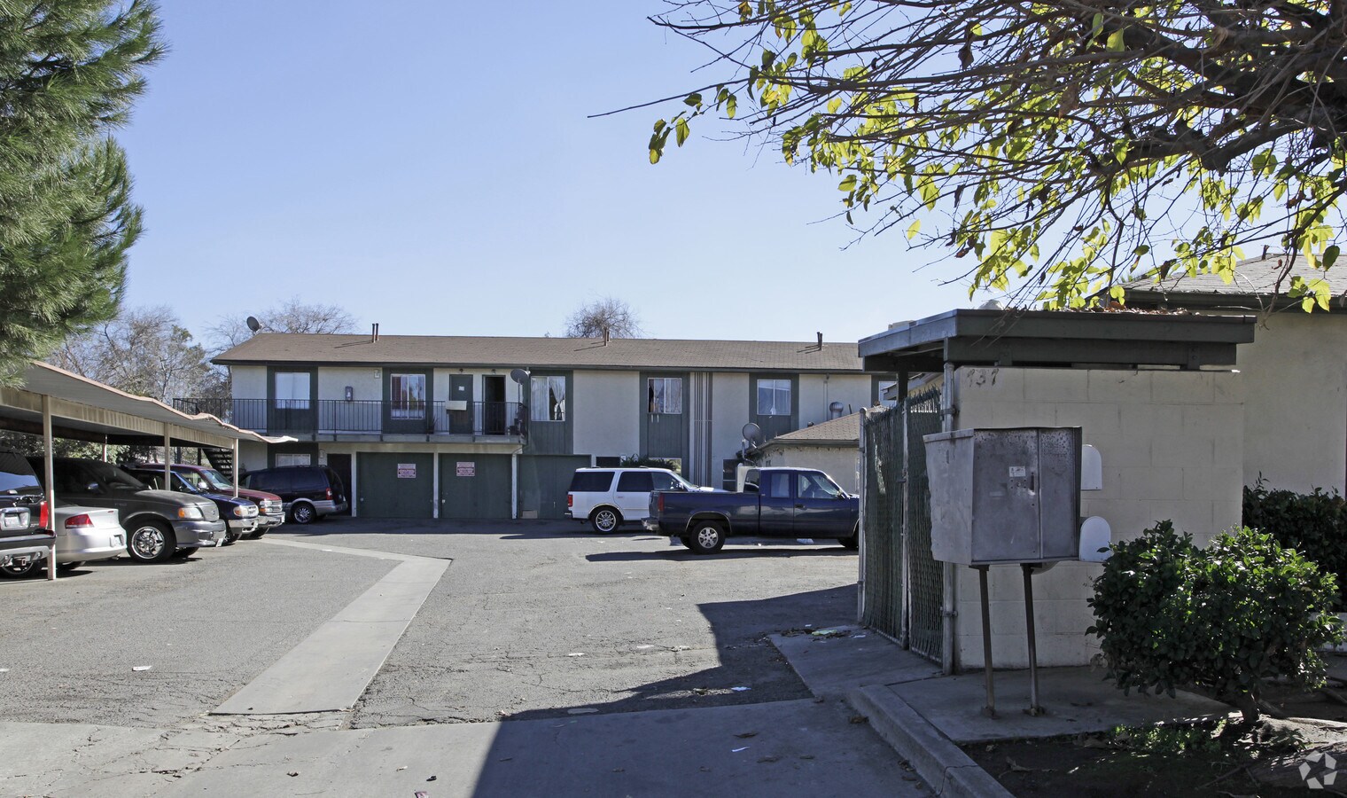 Photo - 737 E Washington Ave Apartments