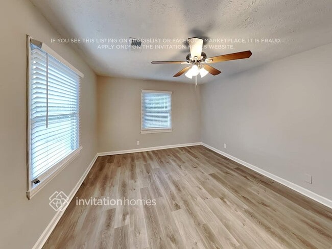 Photo - 300 Banberry Dr SE