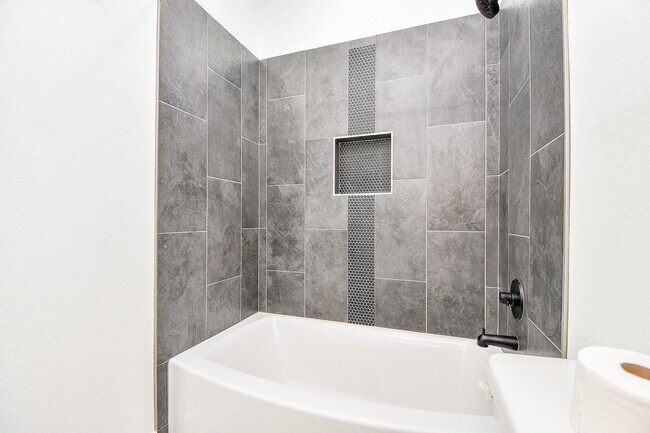 Photo - 9734 Pelsey St