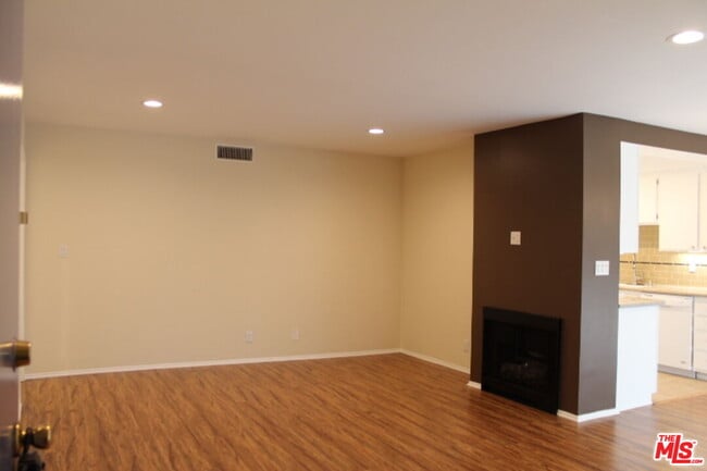 Photo - 2349 S Bentley Ave Unit 5