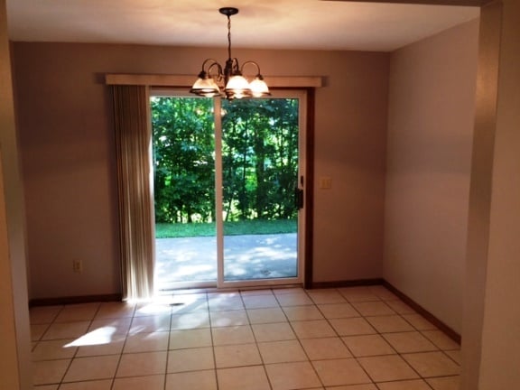 Door from dining room to patio - 1105 W North Water St Unit 1105