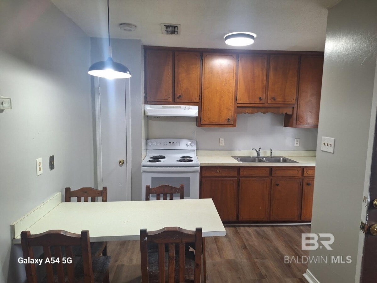 Photo - 502 Geronimo St