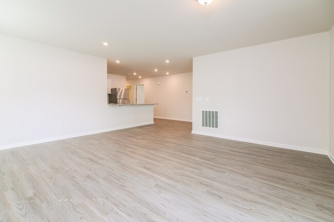 Photo - 2150 Bayview Dr SW