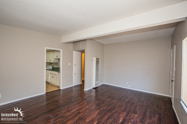 Photo - Charming & Spacious 3Bdm 2Ba Home with Private Yard in Las Vegas.