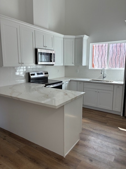 447 W 74th St