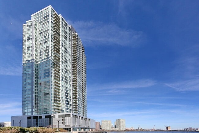 Building Photo - 2 2nd St Unit 2307