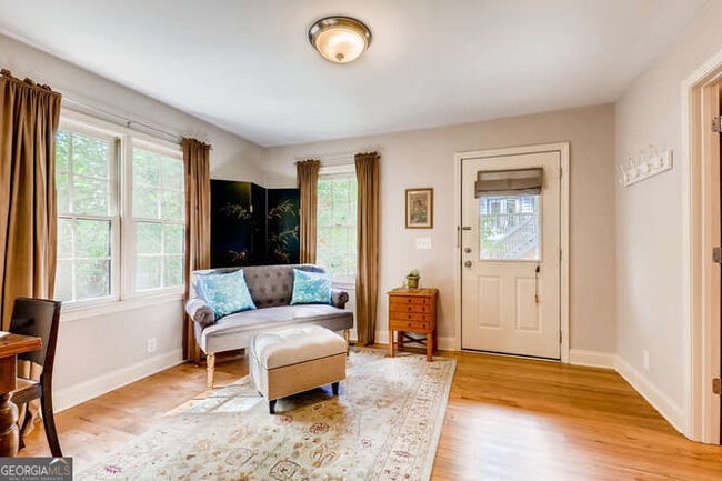 Photo - 203 E Davis St