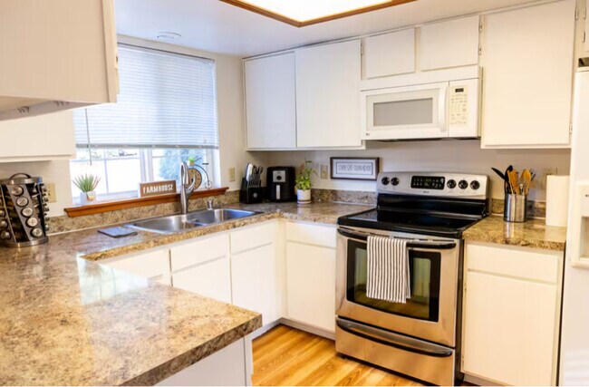 Photo - 2907 S Waverly St