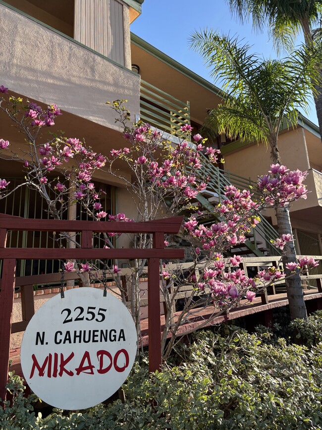 Mikado Apartments, Mid-Century Japanese