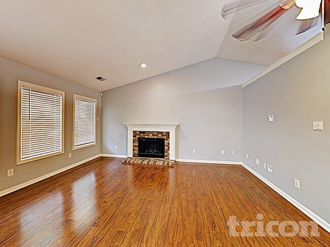Photo - 726 Westbury Dr