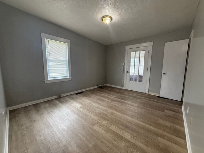Photo - 509 W 8th St