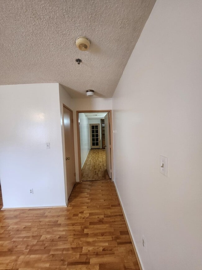 Photo - 2480 Montrose Ave Unidad 7