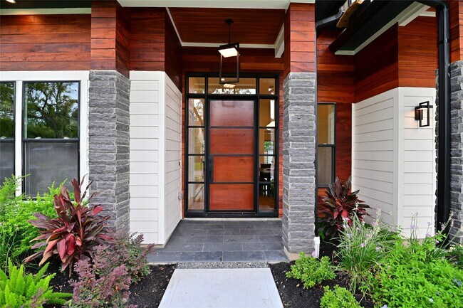 Photo - 1733 Du Barry Ln