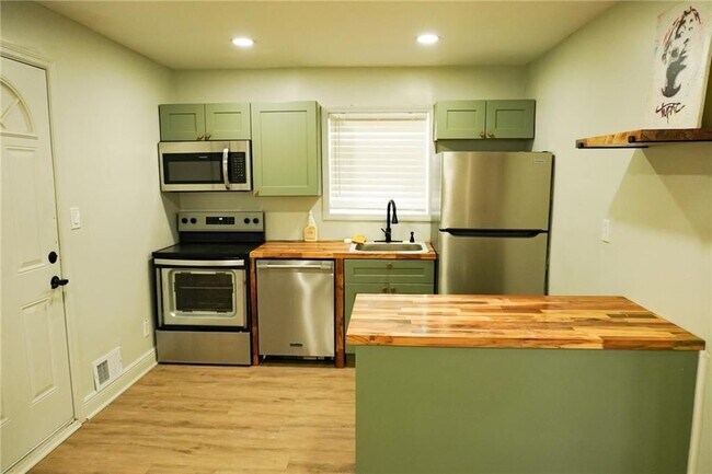 Photo - 1875 Dunlap Ave