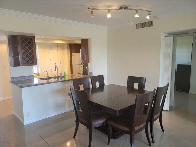 3050 N Palm Aire Dr Unit 508