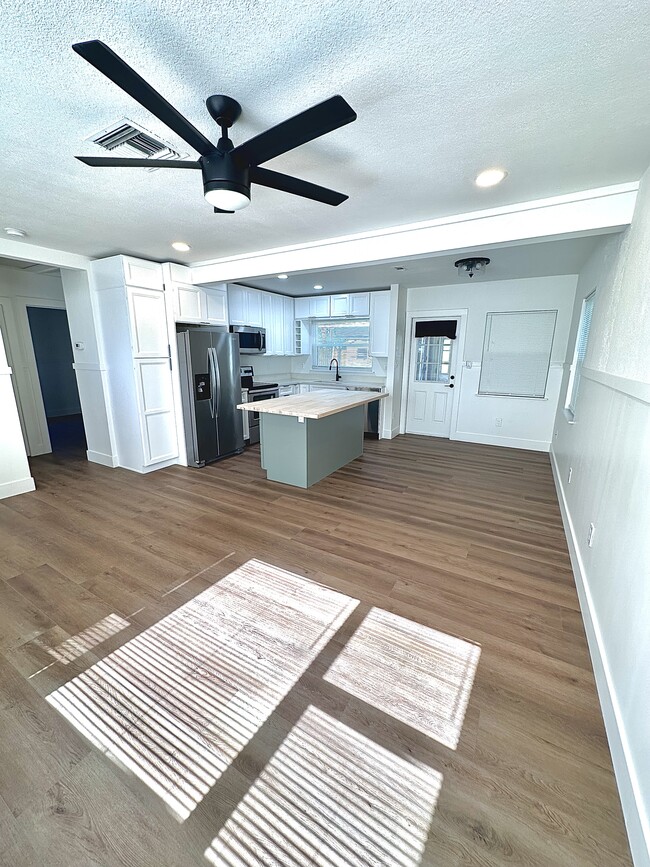 Photo - 1050 Nokomis St