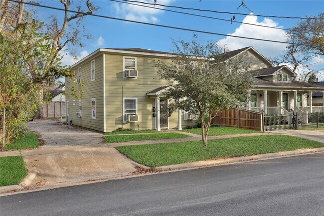 1036 Louise St Unit D