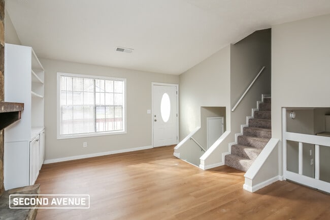 Photo - 643 Inland Way NW