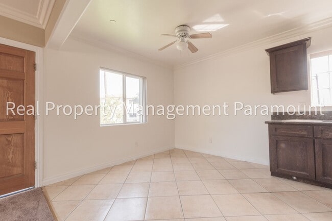 Photo - 3831 Wall St Unidad 3831