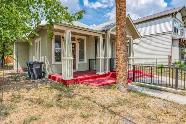 Building Photo - 417-P Unit 1