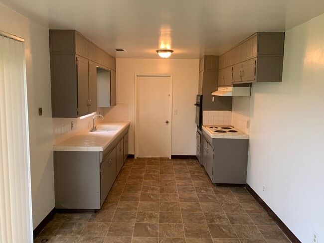 Photo - 13560 Iona Ave