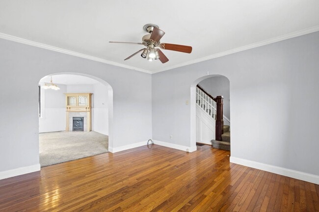 Photo - MOVE IN SPECIAL! SCORE HALF OFF 1ST MONTH'...