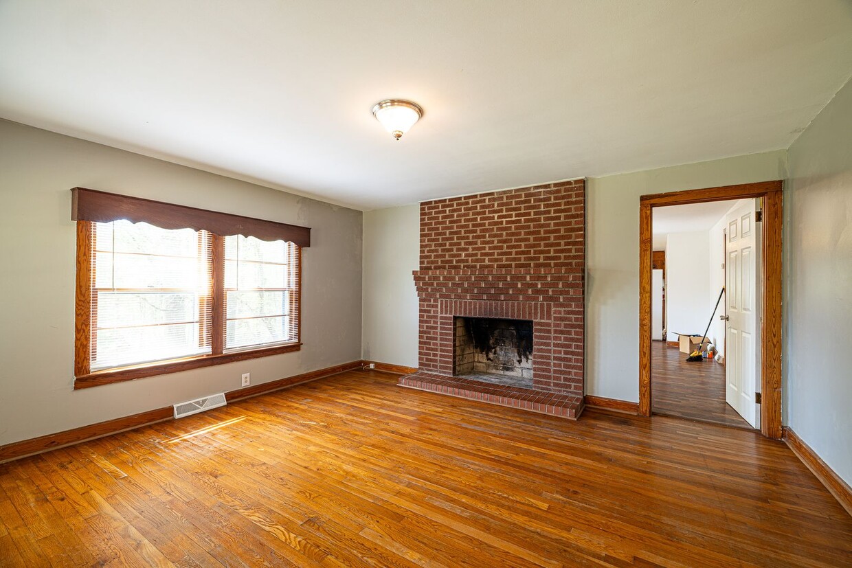 Spacious House on Old Six Mile Rd. - Water... - Spacious House on Old Six Mile Rd. - Water...