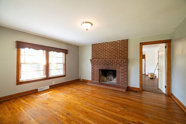 Spacious House on Old Six Mile Rd. - Water... - Spacious House on Old Six Mile Rd. - Water...