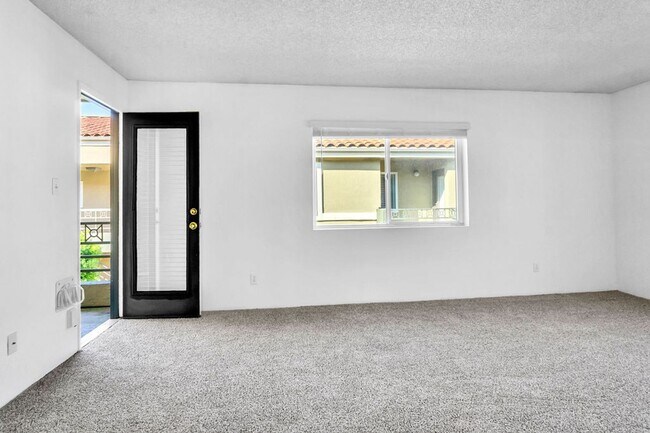 Photo - Beautiful one bedroom/one bath in the Verano community at UTC! Close to so much! Unidad 2610