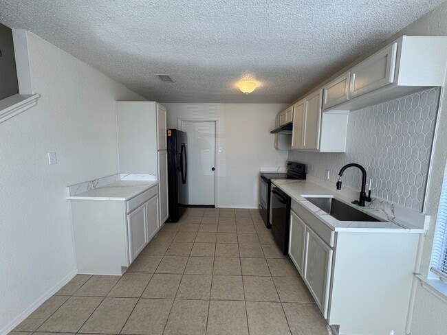 Photo - 2305 Lazy Ridge Dr