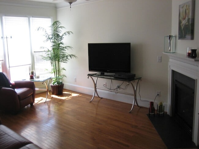 Photo - 118 Finsbury St