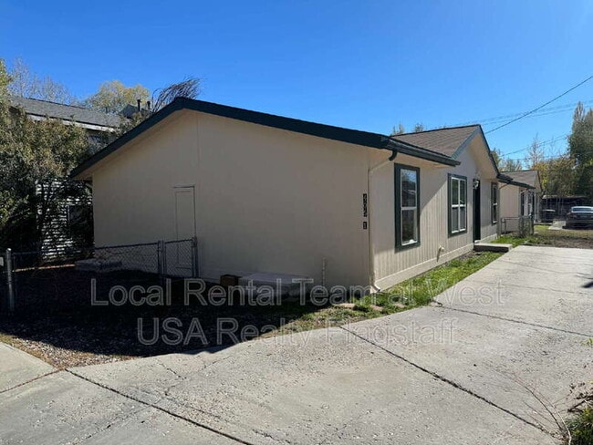 Photo - 405 W Phoenix Ave