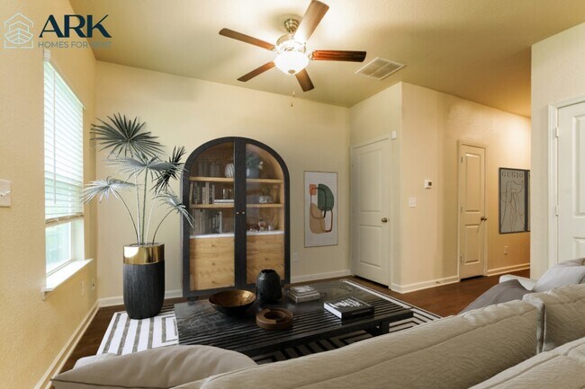 Photo - 1010 Highwood Ln