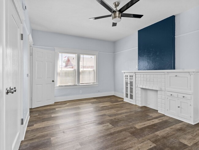 Photo - 1049 E 5th St Unidad G